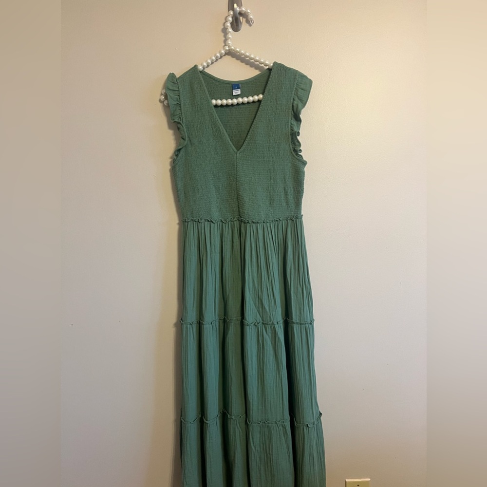 Green Smocked Tiered Midi Dress Size Medium